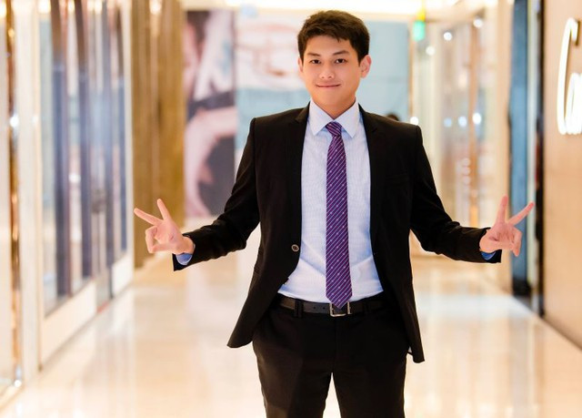 Nhận chẳng ra diện mạo hiện tại của con trai út nhà tỷ phú Johnathan Hạnh Nguyễn