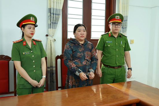 Nữ quái lừa đảo tiền tỷ để đánh bạc qua mạng