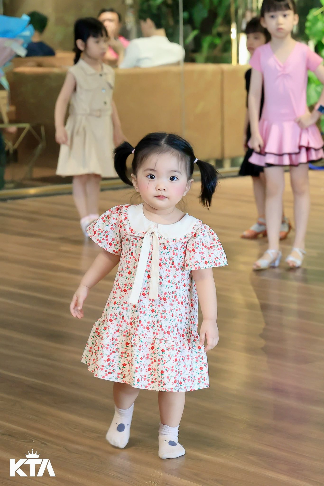 Con gái út nhà Khánh Thi - Phan Hiển đời thực đáng yêu ra sao mà được Quỳnh Nga, Quỳnh Anh khen ngợi?- Ảnh 4.