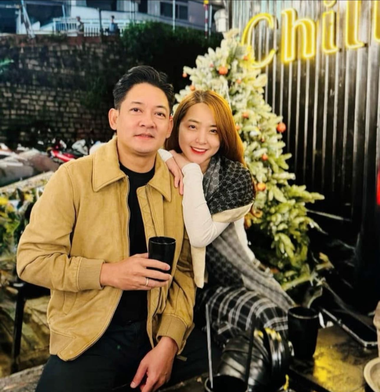 Hôn nhân bền chặt một thập kỷ của Thành Đạt Hải Băng