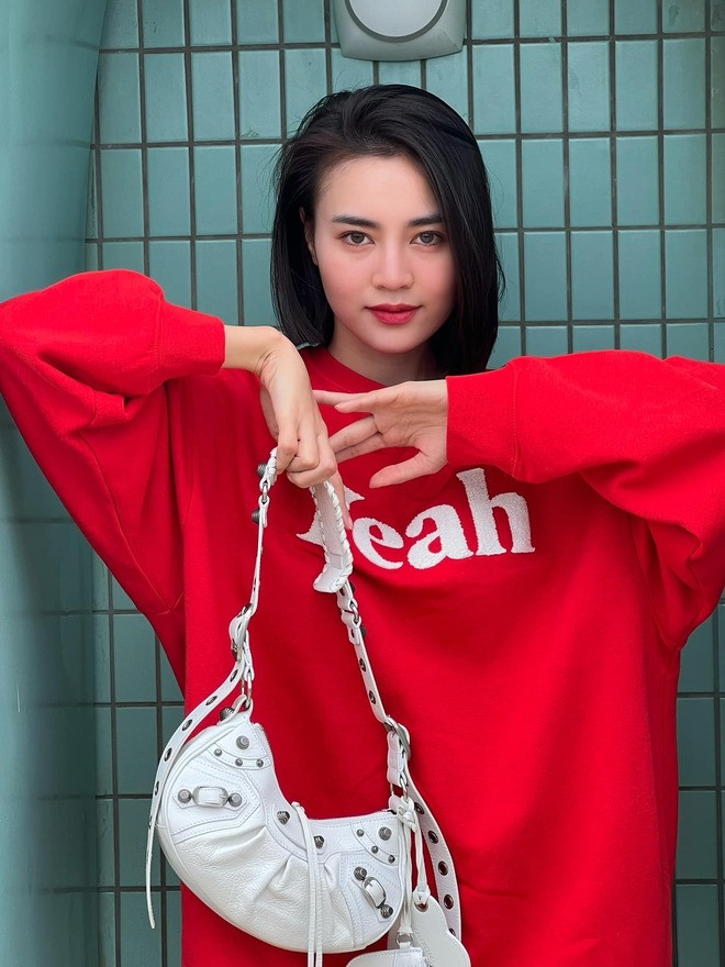 Lan Ngọc gây hết hồn với giao diện mới