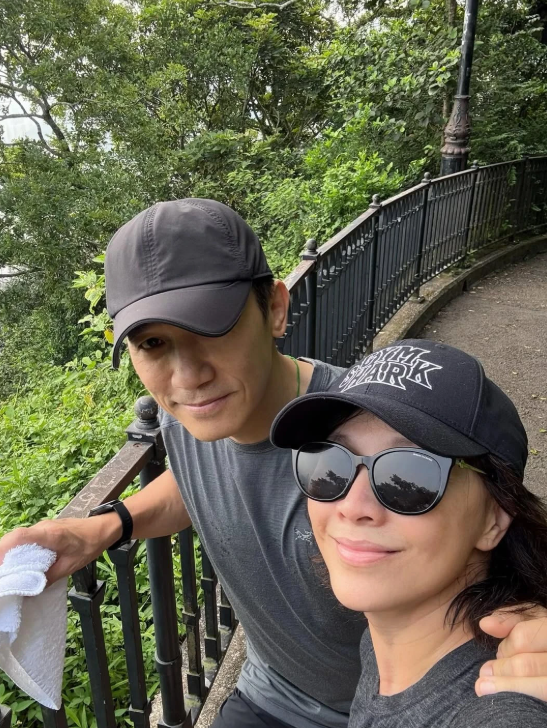 Lương Triều Vỹ lộ làn da tái nhợt khiến người hâm mộ lo lắng - Ảnh 1