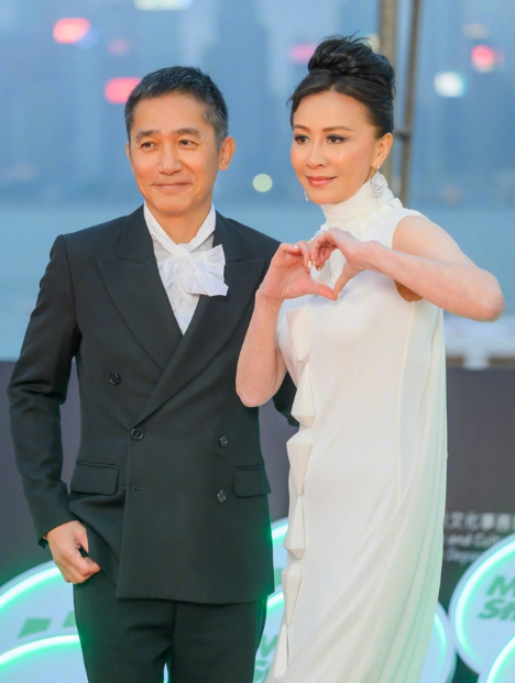 Lương Triều Vỹ lộ làn da tái nhợt khiến người hâm mộ lo lắng - Ảnh 2