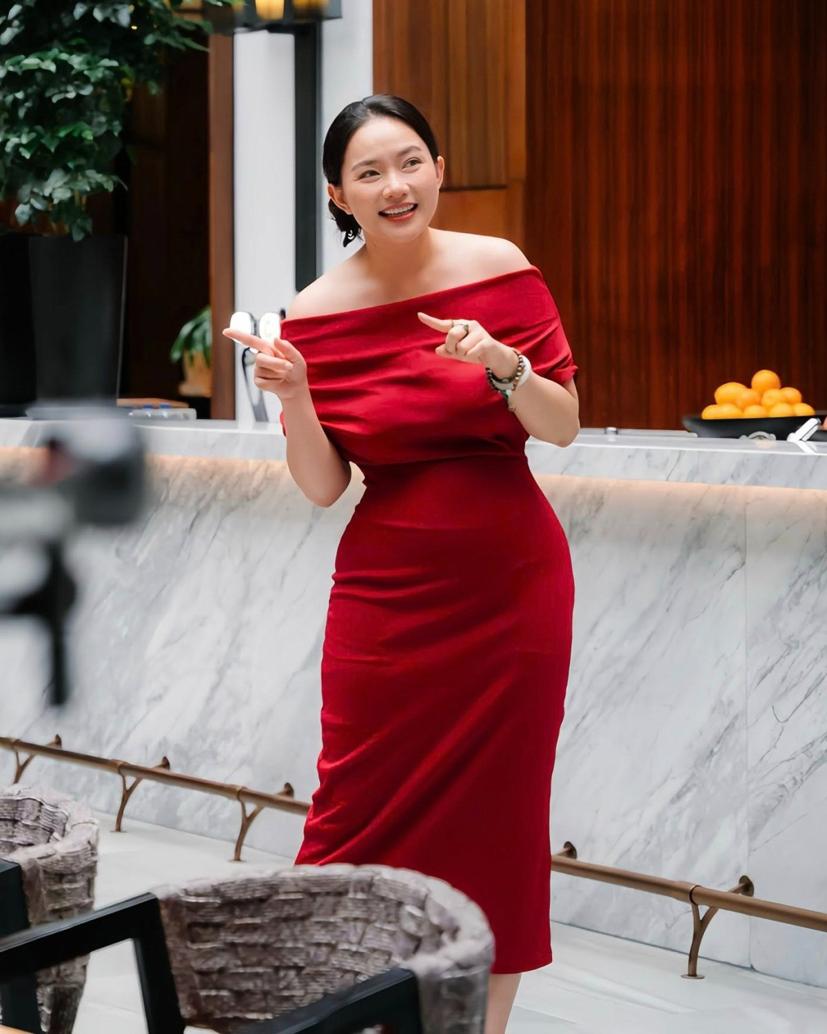 Thời trang hack dáng khó tin của Phan Như Thảo dù chạm mốc 80kg