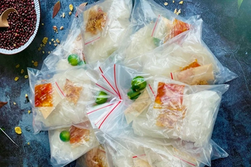 6 chiếc túi nylon trong một suất bánh tráng trộn 25 nghìn đồng