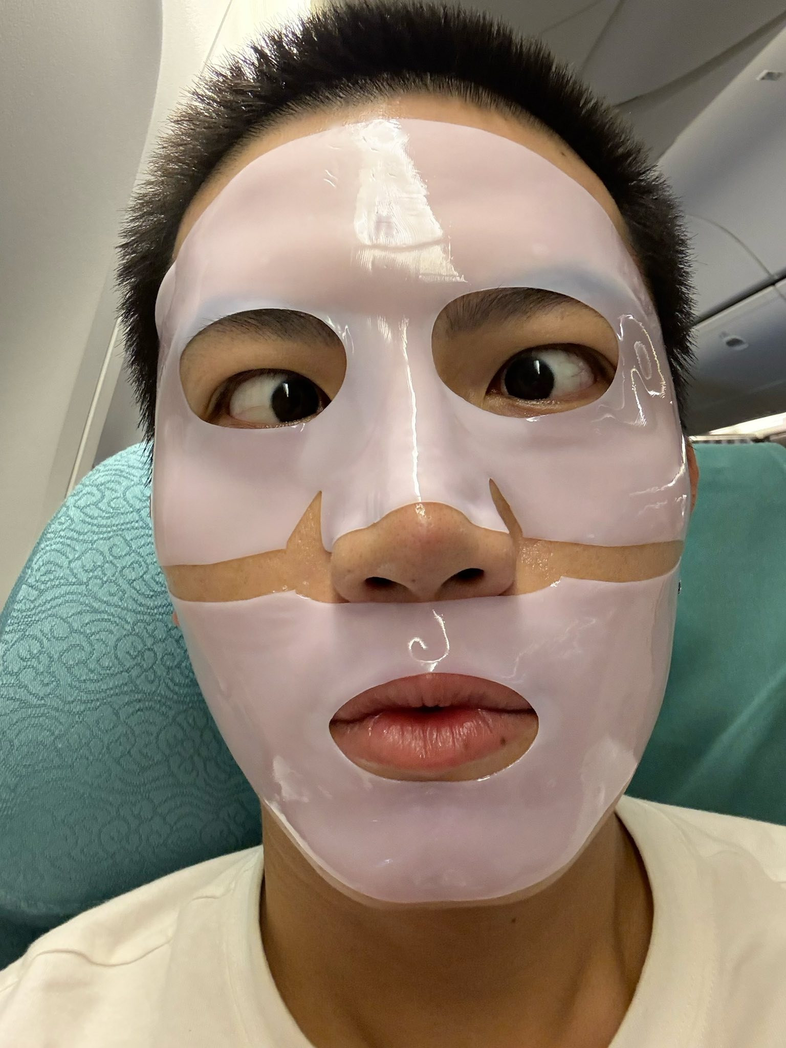 Hàng loạt Anh Trai Say Hi bị tung ảnh quay lén trên máy bay dung mạo thật lộ rõ