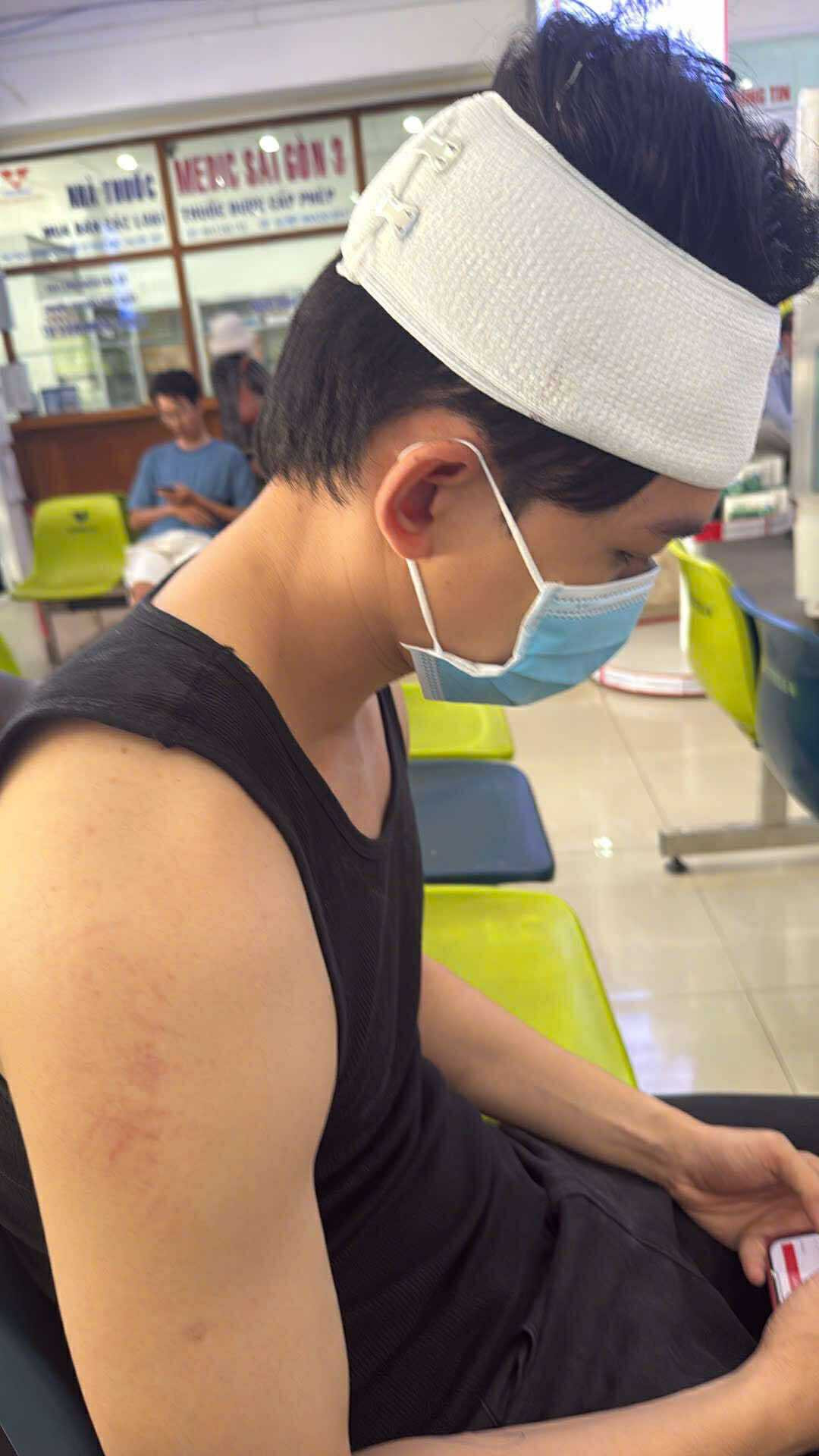 Thúy Ngân hốt hoảng khi Võ Cảnh chảy máu đầu- Ảnh 2.