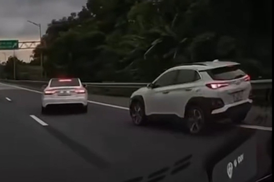 Rapper Bình Gold bị truy bắt vì dương tính ma túy, lái Audi chèn ép xe khác trên cao tốc