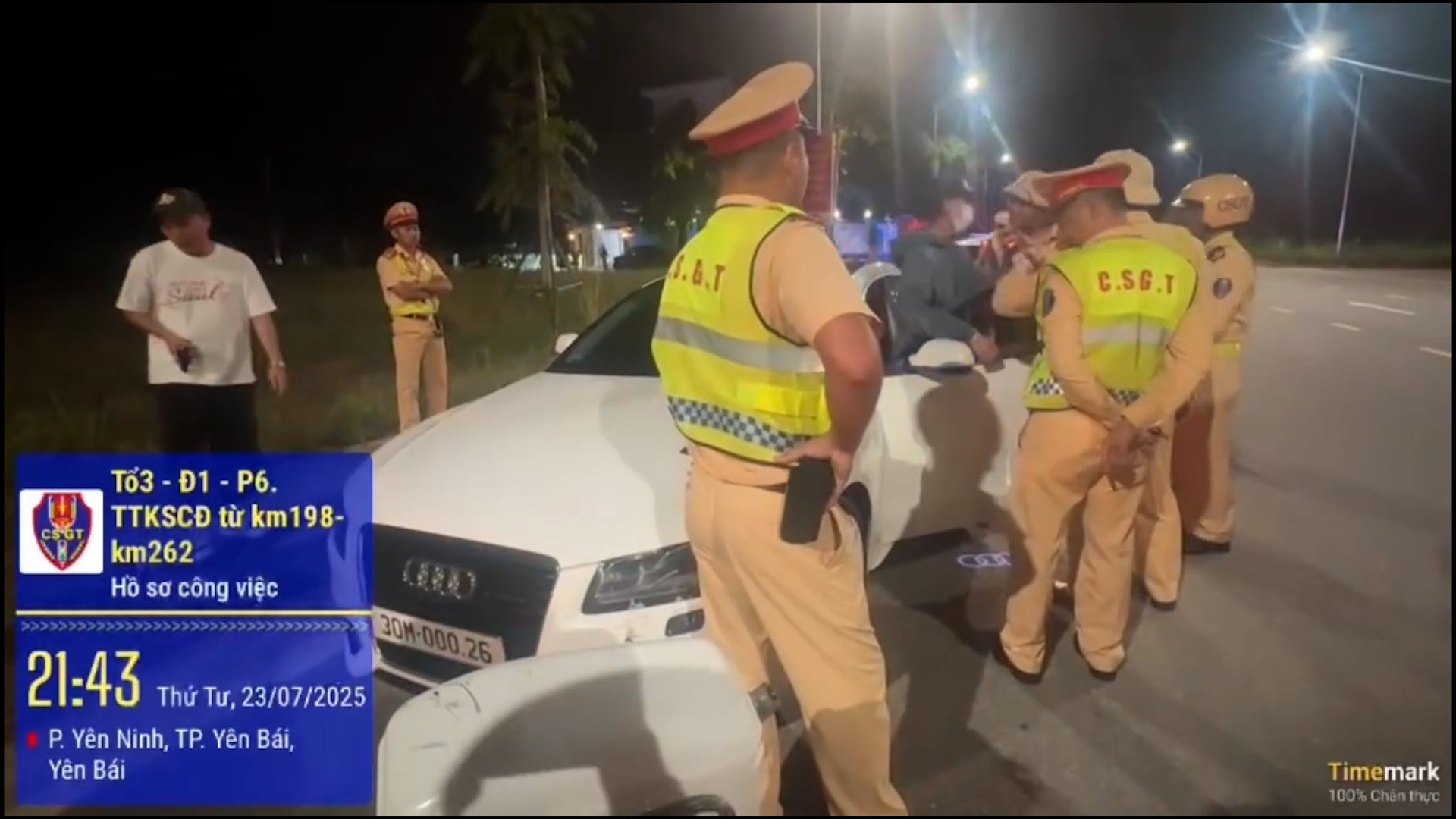 CSGT phat to roi.00_06_01_16.Still026.jpg