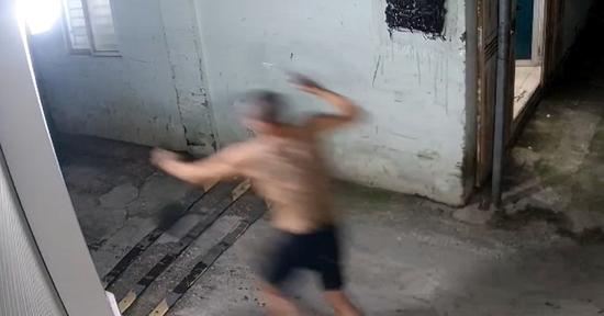 Người đàn ông ở Hà Nội bất ngờ nổ súng khi bị công an kiểm tra hành chính