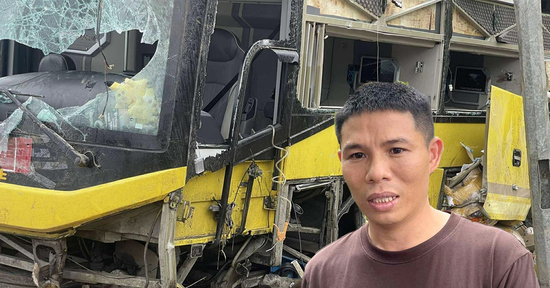 Nhân chứng kể cảnh hỗn loạn, nạn nhân mắc kẹt trên xe khách bị lật khiến 10 người chết