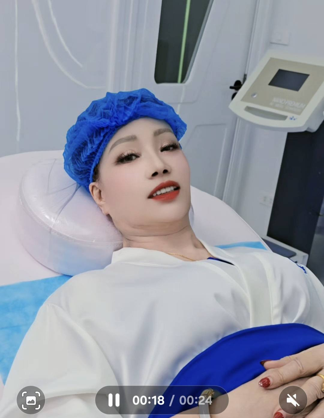 Cô dâu Cao Bằng lại thẩm mỹ ở tuổi U70 diện mạo sau dao kéo mới sốc
