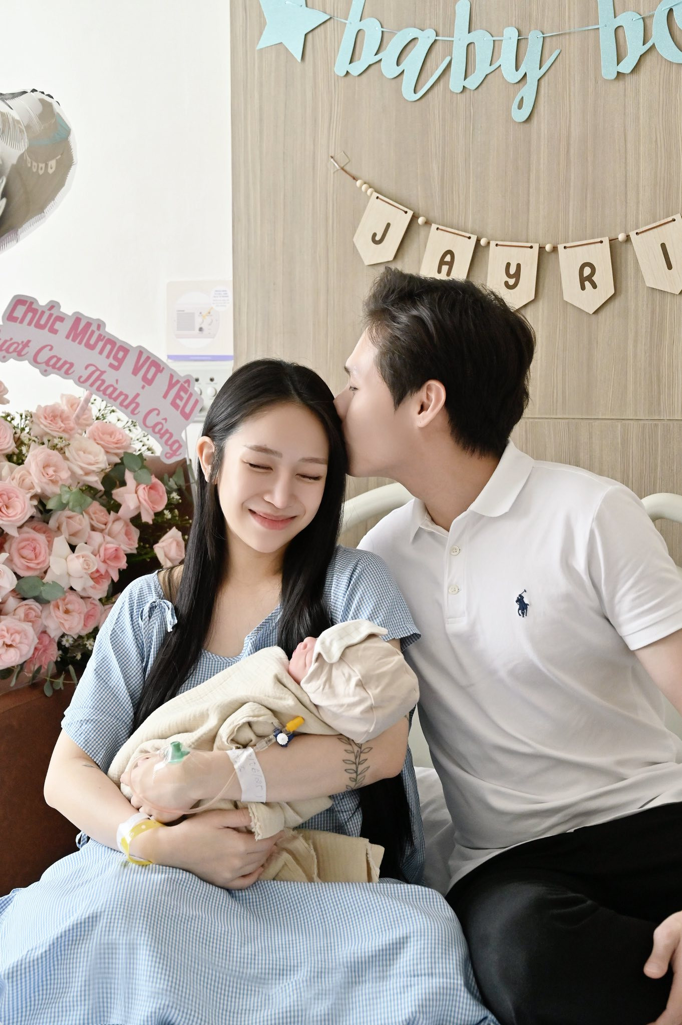 Con gái Minh Nhựa khoe ảnh lâm bồn dân mạng săm soi nhan sắc mẹ bỉm sau thẩm mỹ