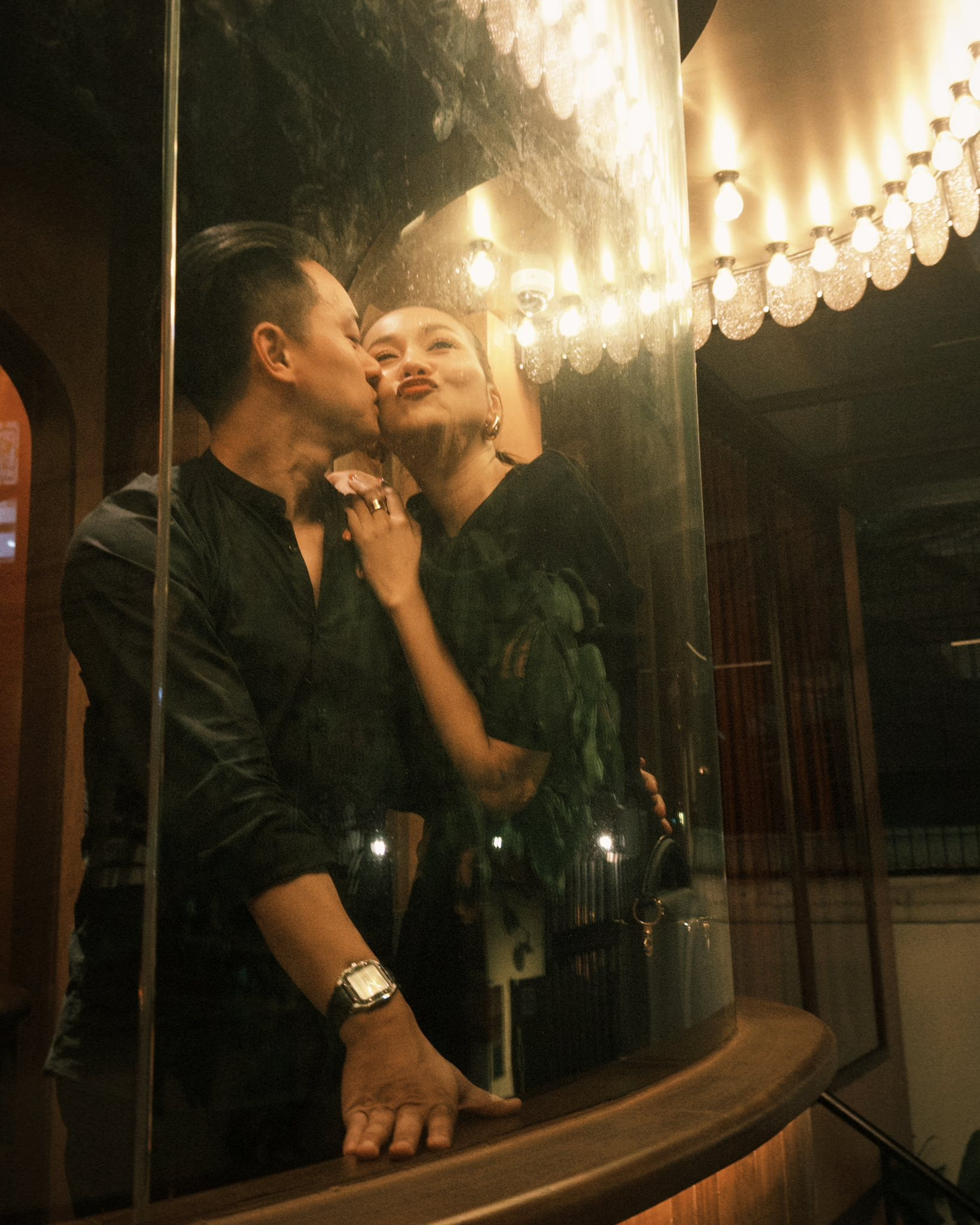 Thanh Hằng khoe ảnh tình bể bình bên ông xã