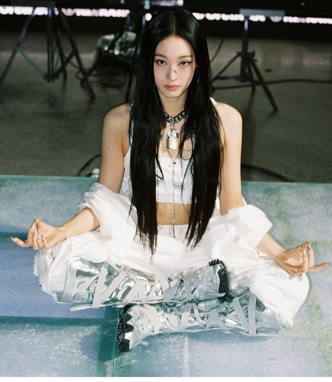 Căn phòng bình dân của idol Kpop đầu tiên xuất thân tài phiệt