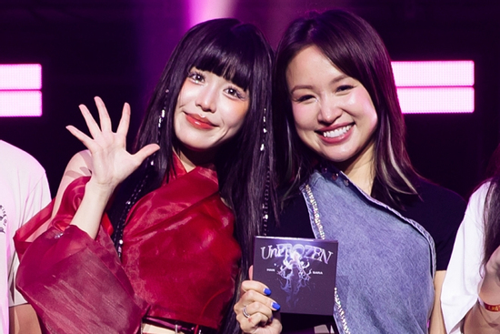 Han Sara bán đấu giá album có 'nụ hôn' đặc biệt, ủng hộ người dân chịu ảnh hưởng bão Wipha
