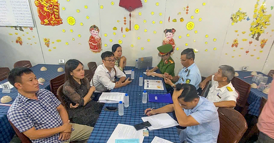 Kiểm tra quán hải sản bị tố 'nhái' nhà hàng nổi tiếng, phát hiện loạt vi phạm