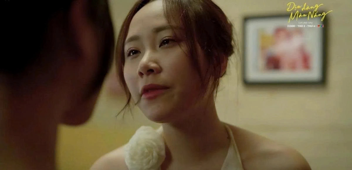 nguoi dep bi khan gia quay lung ghet cay ghet dang trong diu dang mau nang hinh anh 3