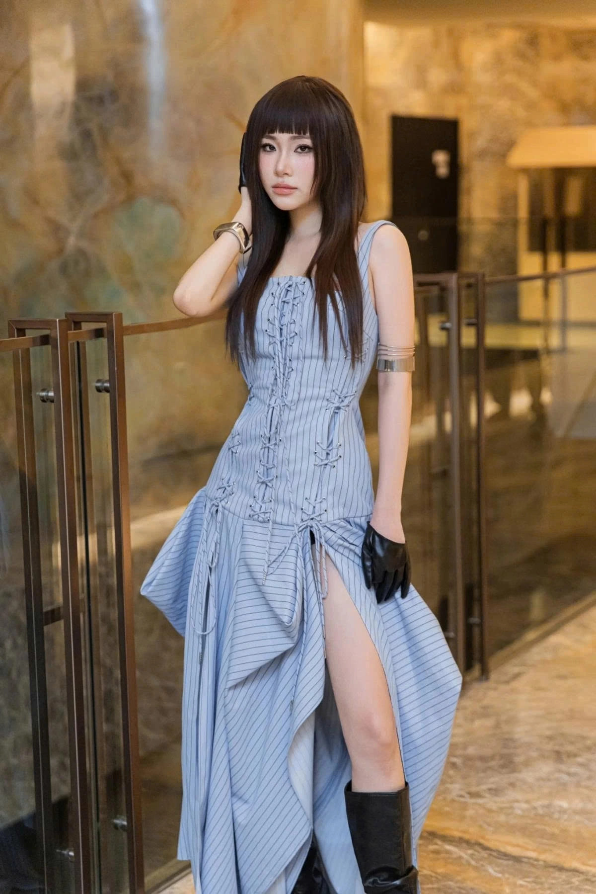 nguoi dep bi khan gia quay lung ghet cay ghet dang trong diu dang mau nang hinh anh 4