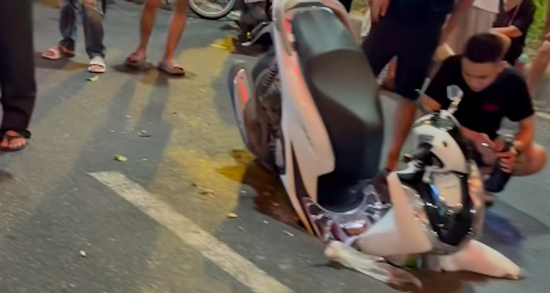 Nguyên nhân bất ngờ vụ xe máy sụt 'hố tử thần' trên đường Trường Chinh, Hà Nội