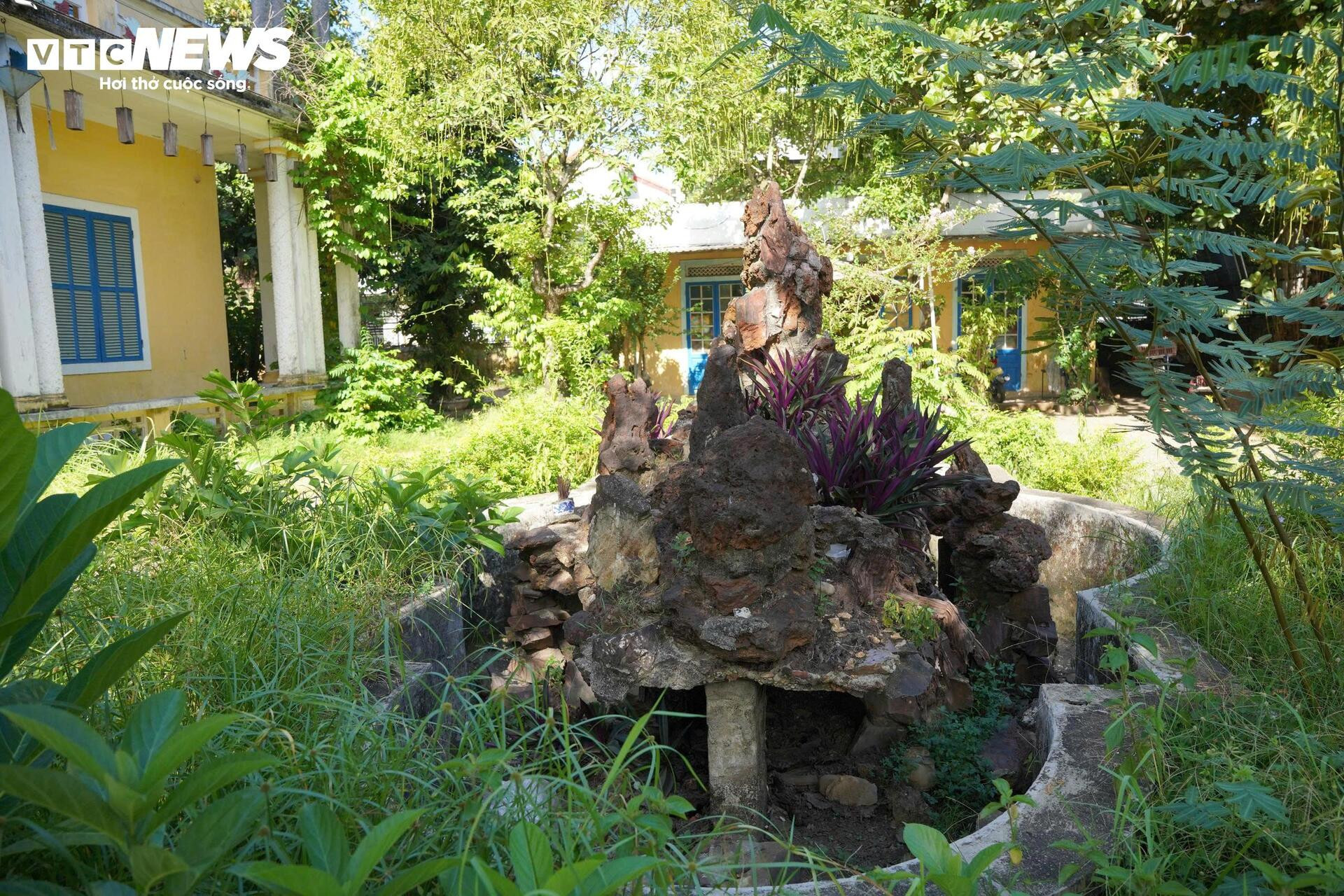 Cận cảnh căn biệt thự bị bỏ hoang của Hoàng Thái hậu triều Nguyễn - 4