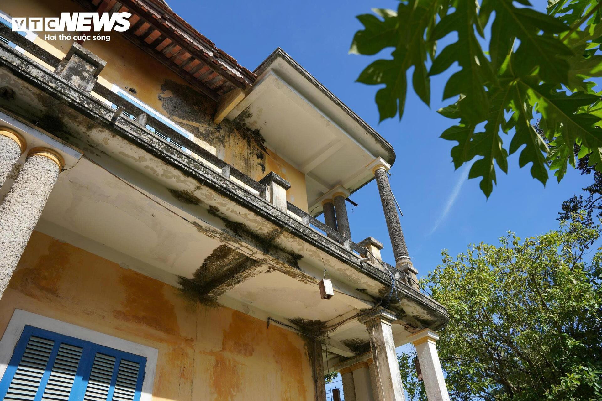Cận cảnh căn biệt thự bị bỏ hoang của Hoàng Thái hậu triều Nguyễn - 3
