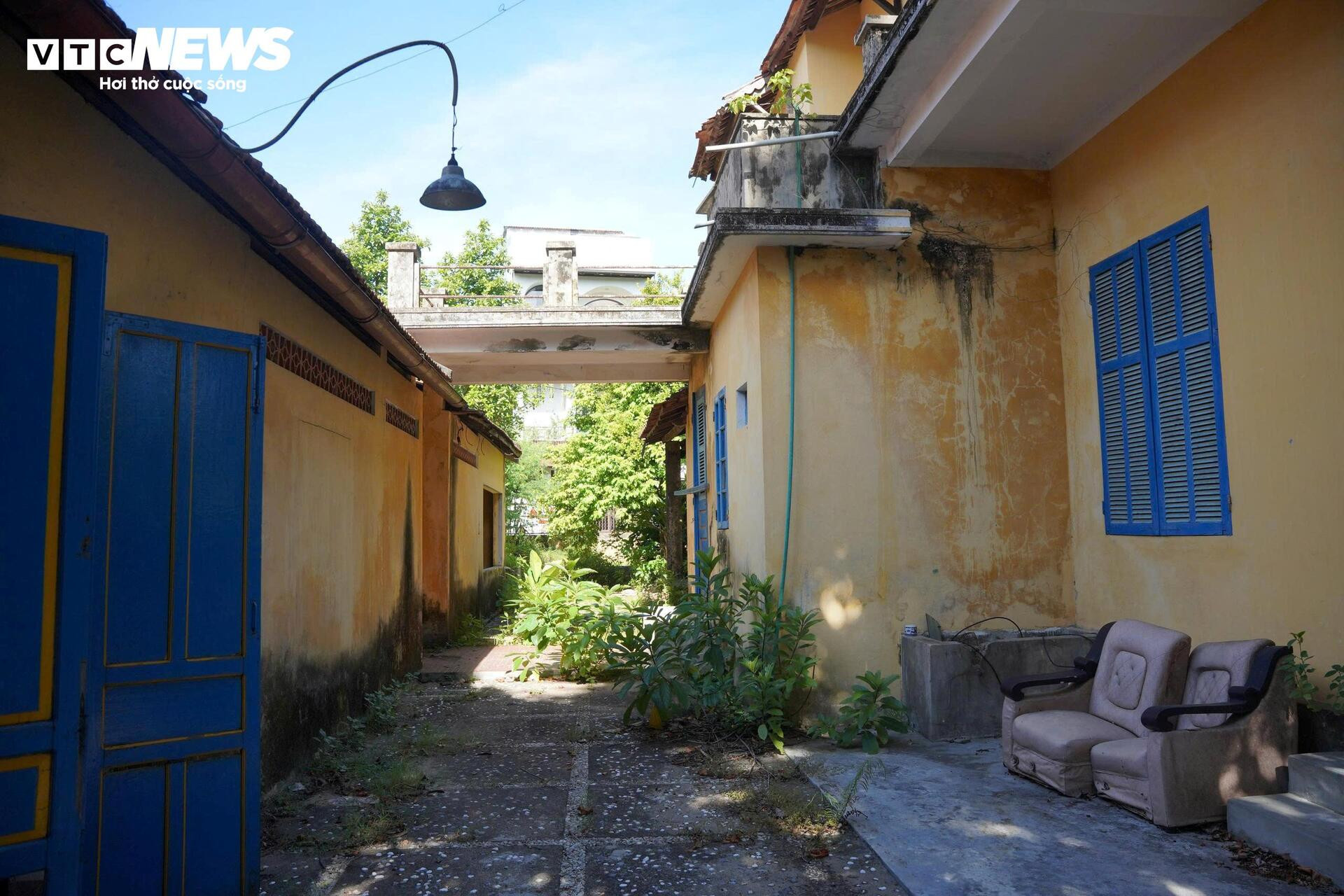 Cận cảnh căn biệt thự bị bỏ hoang của Hoàng Thái hậu triều Nguyễn - 8