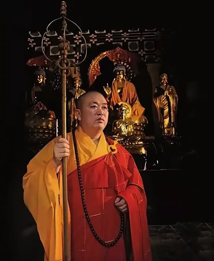 Thích Vĩnh Tín gây nhiều tranh cãi khi đẩy mạnh kinh doanh