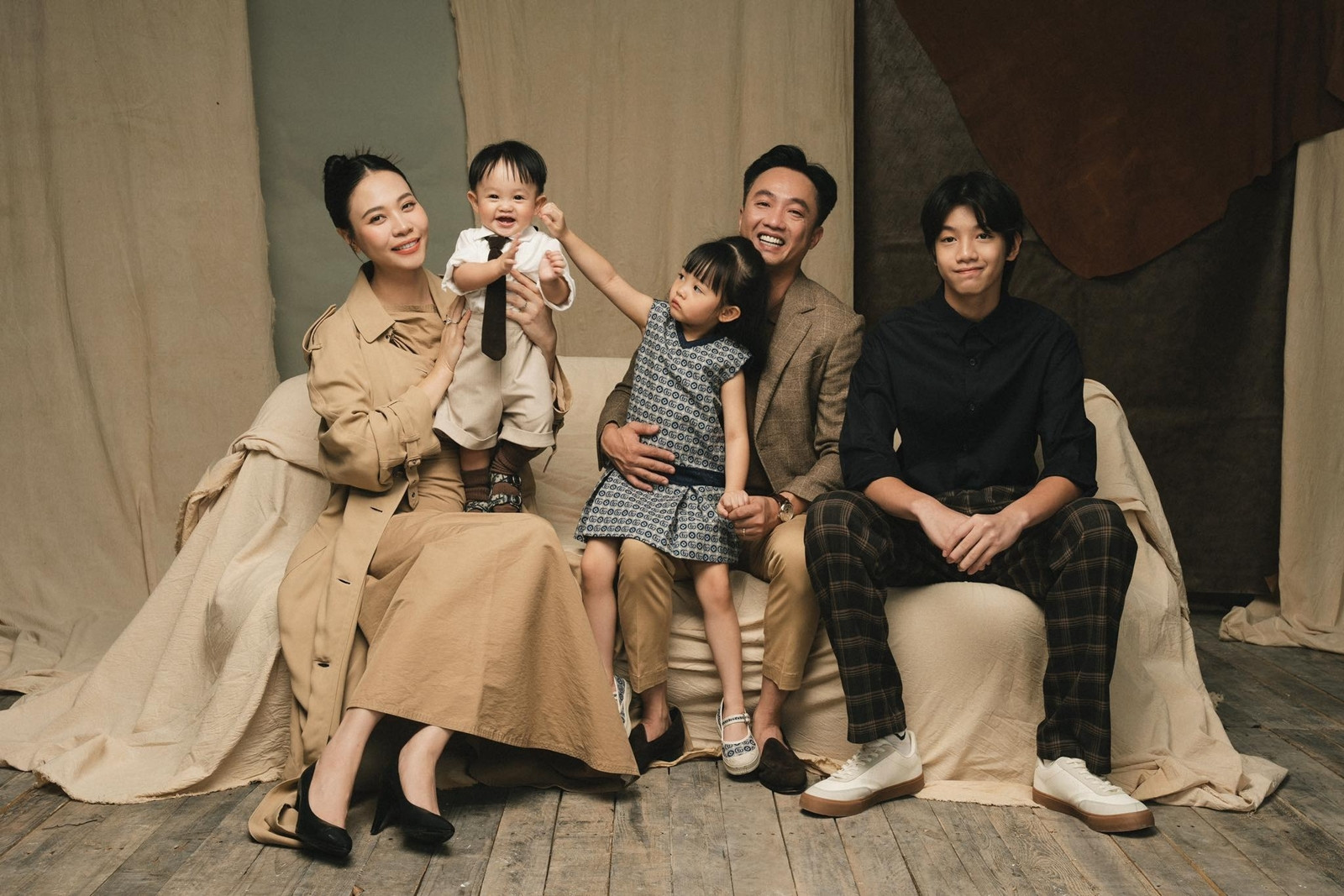 Kỷ niệm 6 năm ngày cưới đơn giản của Cường Đô La Đàm Thu Trang