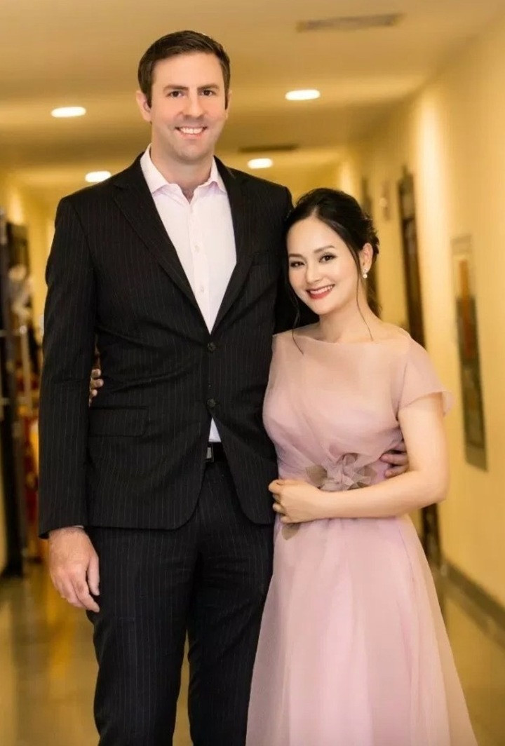 Lan Phương nộp đơn ly hôn chồng Tây Mỗi lần được tòa gọi lên tôi lại thấy nhẹ nhõm