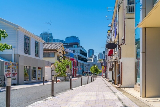 Nhật Bản nổi tiếng sạch sẽ, nhưng vì sao lại khó tìm thùng rác công cộng?