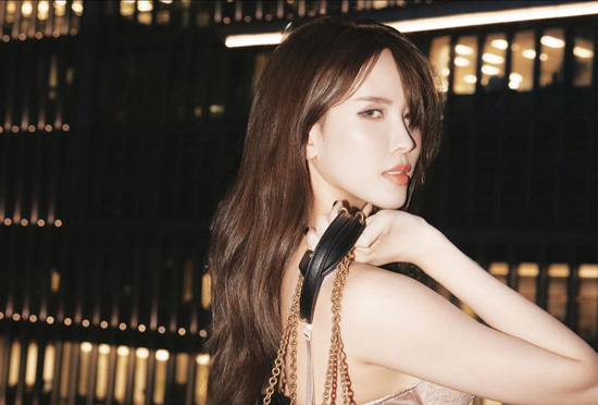 Nữ ca sĩ quê Thanh Hóa 31 tuổi khoe sắc vóc như gái đôi mươi