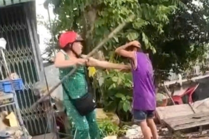 Phẫn nộ cảnh cô ruột đánh cháu dã man vì bán không hết vé số