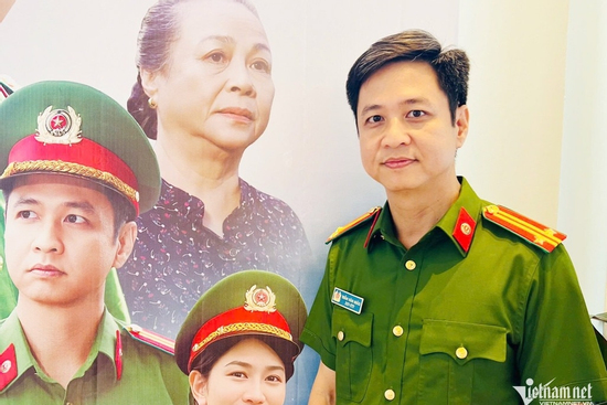 Trung tá Hoàng Công 24 năm làm công an, hạnh phúc bên người vợ thứ hai hơn tuổi