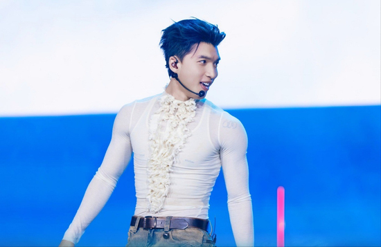 HIEUTHUHAI mặc áo bó, nhảy sexy có gì mà chỉ trích