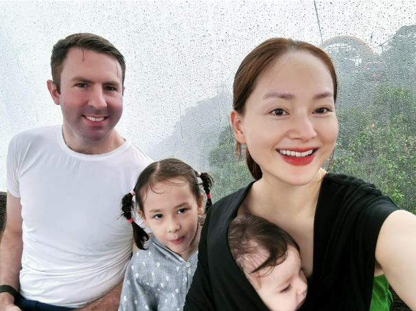 Lan Phương lộ diện sau thông báo ly hôn chồng Tây từng sụt 20kg vì trầm cảm