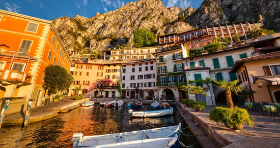 Ngôi làng cổ kính nép mình bên hồ, nơi người dân ăn thoải mái không béo