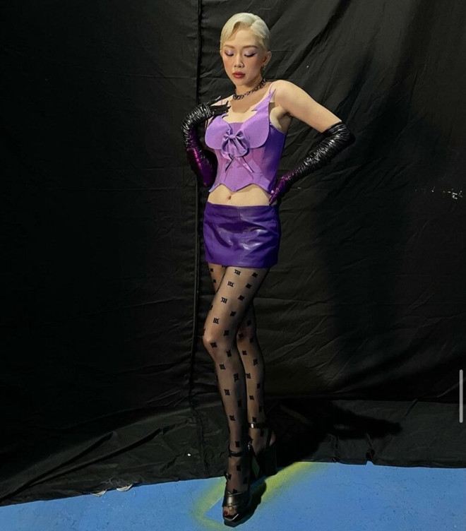 Tóc Tiên xứng danh là mỹ nhân nghiện khoe eo nhất Vbiz