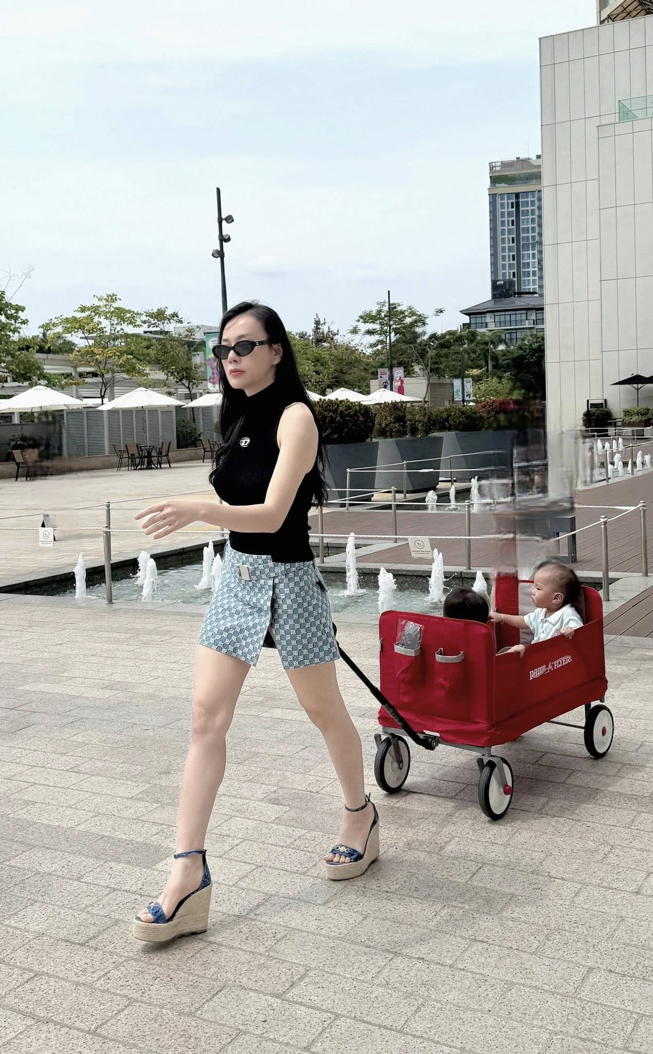 Cặp song sinh nhà Phương Oanh tròn 1 tuổi, nữ diễn viên cũng giảm cân thành công, khoe vóc dáng đẹp- Ảnh 6.