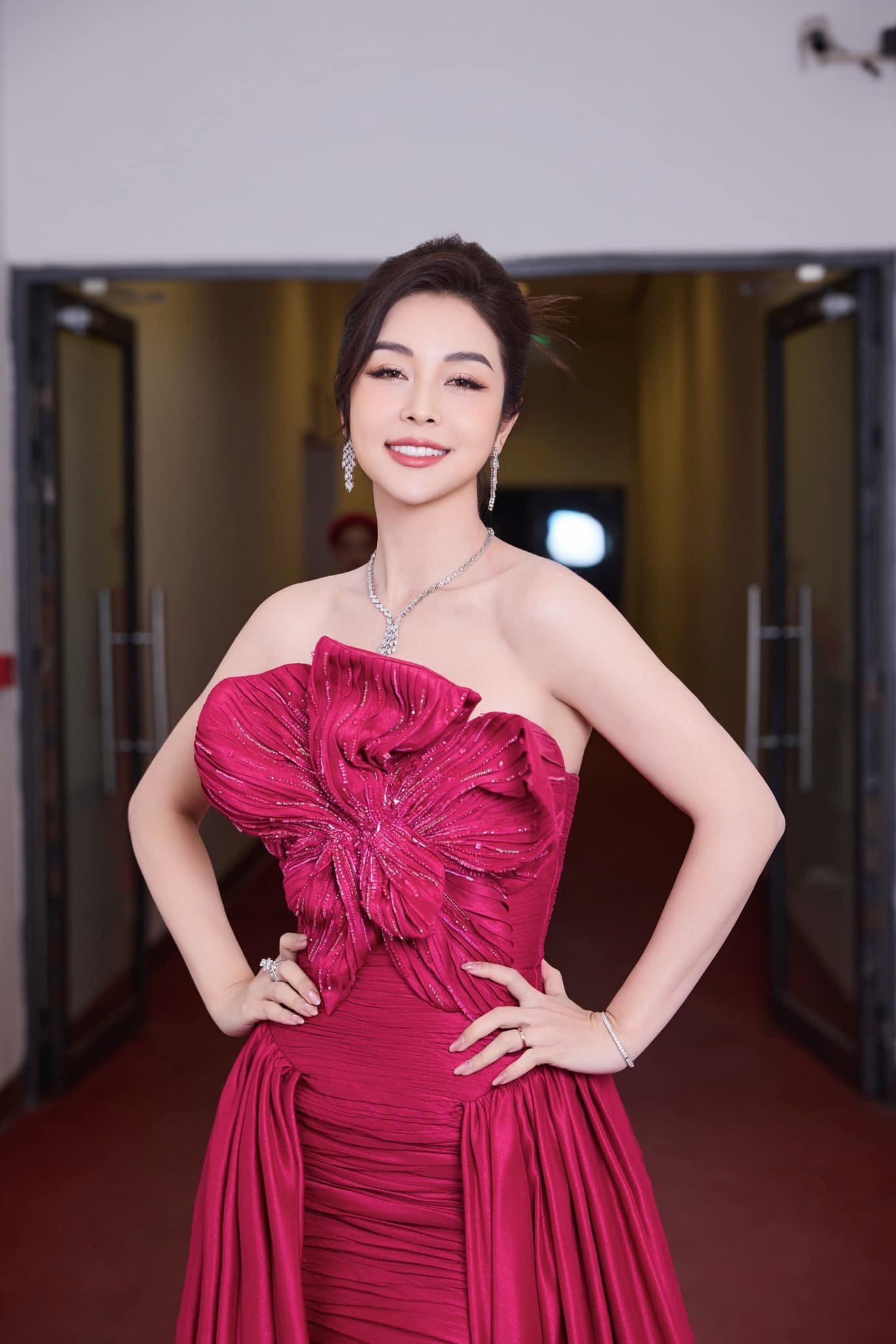 Mừng tuổi 40, một hoa hậu Việt chấp nhận lão hóa, điềm tĩnh đón tuổi tác - Ảnh 6.