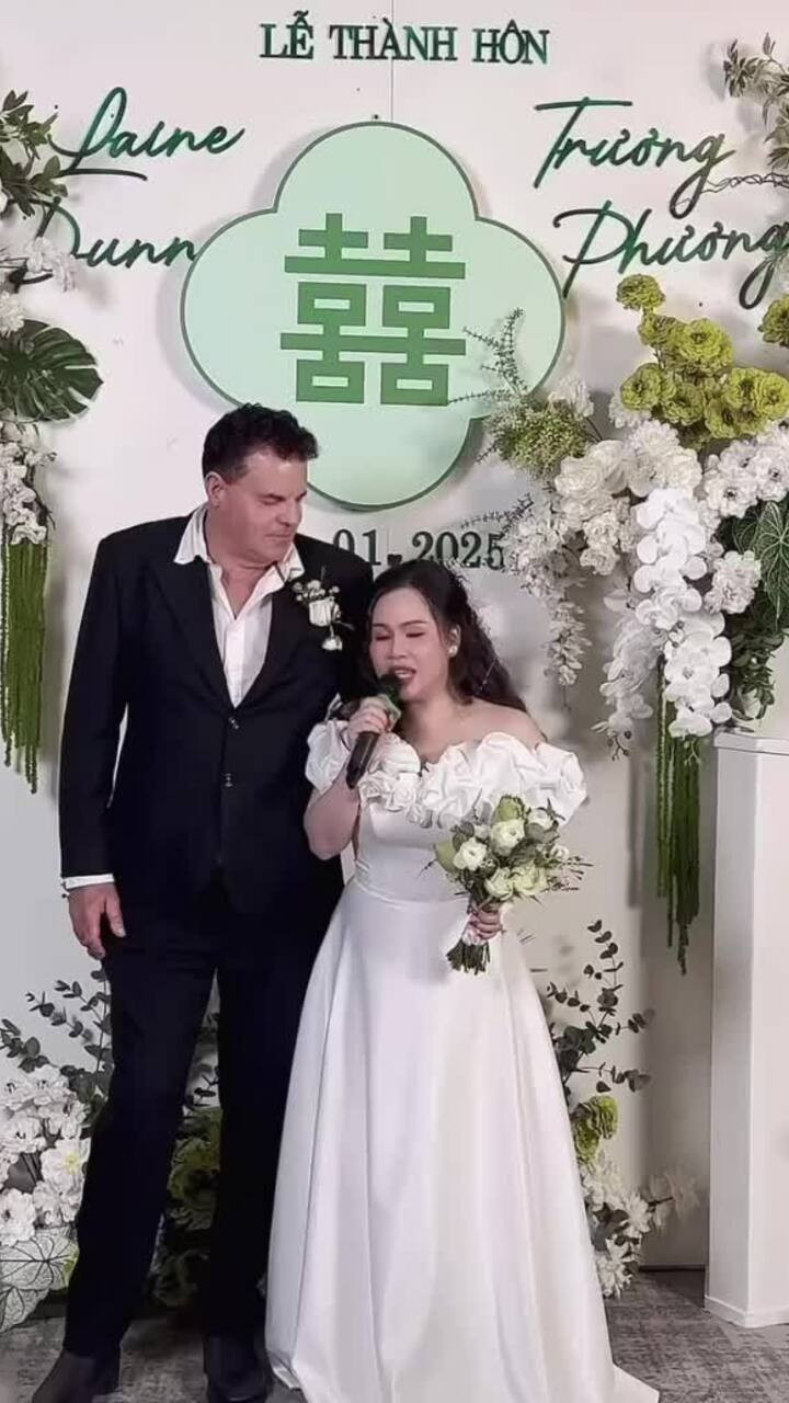 Diễn viên lùn nhất màn ảnh Việt lấy chồng Tây khoe kim cương biệt thự choáng ngợp