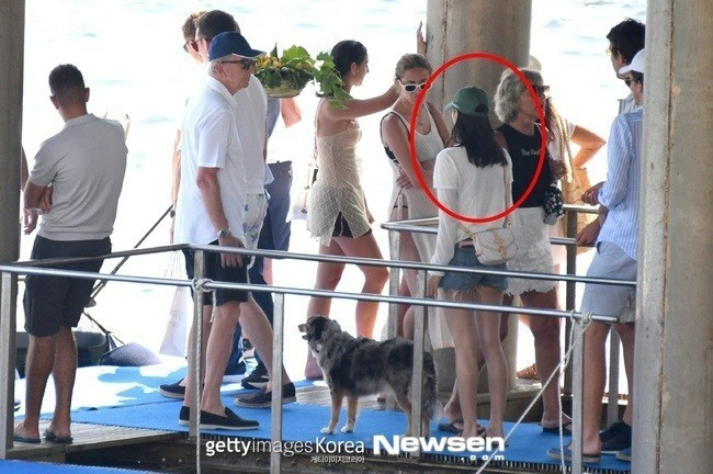 Tình trạng Lisa BLACKPICK sau khoảnh khắc chảy máu tai gây hoang mang MXH