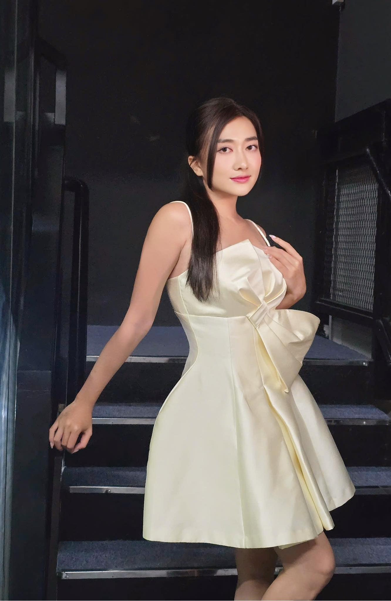 Phương Lan sau ồn ào với chồng cũ Phan Đạt Khóc sưng mắt nhưng phải lên diễn hài