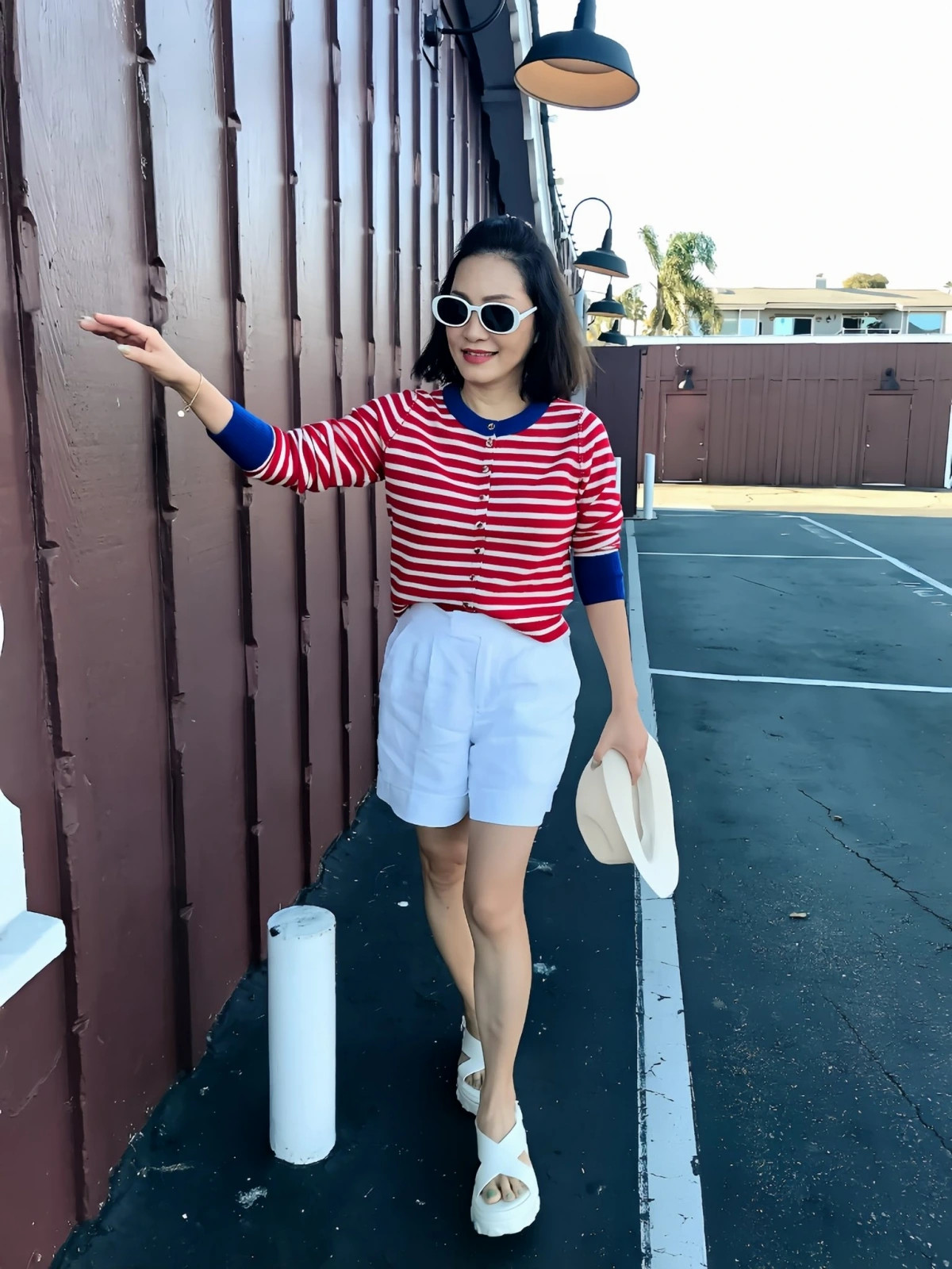 cuoc song doc than cua nghe si hong Dao o tuoi 63 hinh anh 5