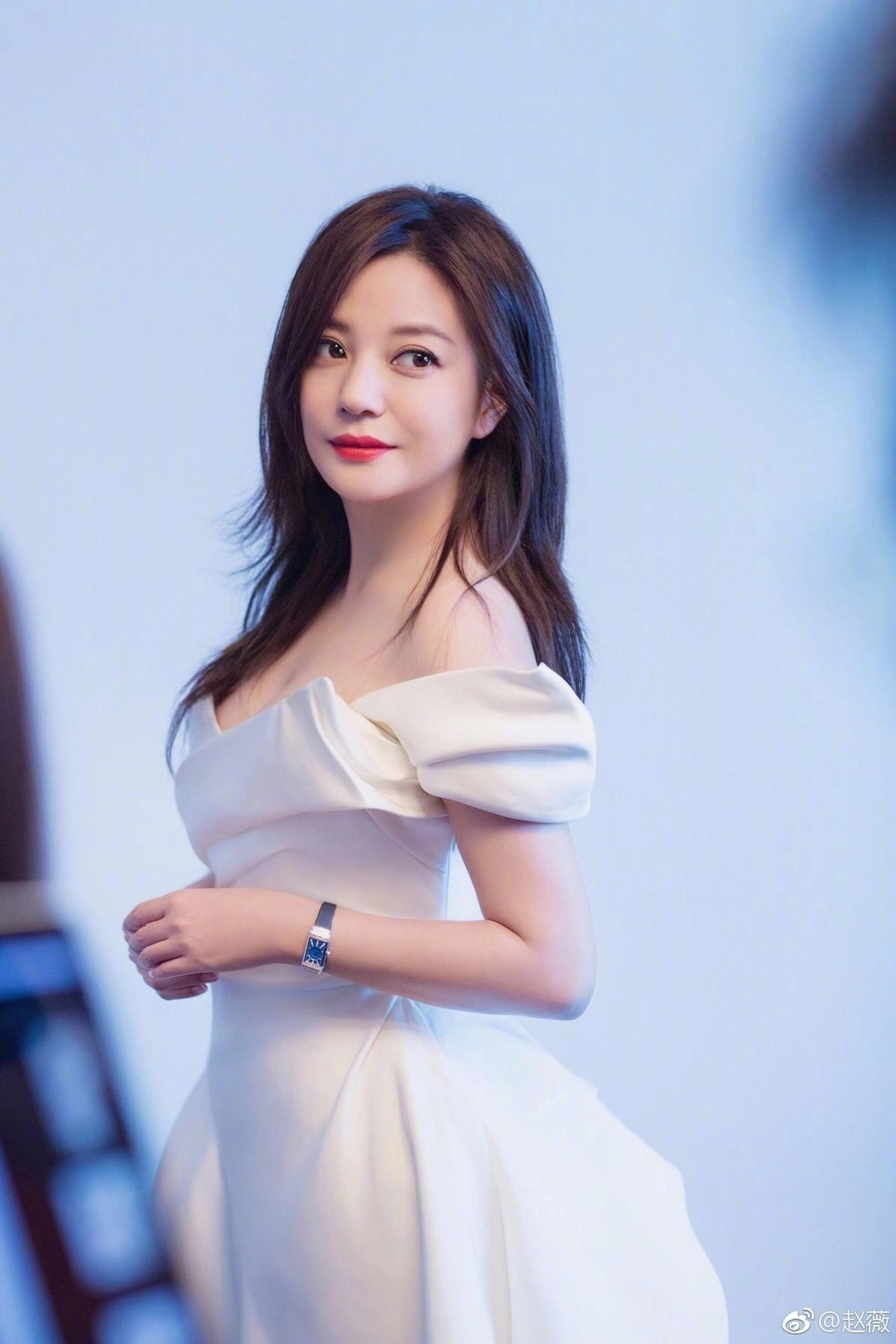 Mỹ nhân Hoa ngữ sau ly hôn Triệu Vy hẹn hò trai trẻ tiêu tán tài sản nghìn tỷ