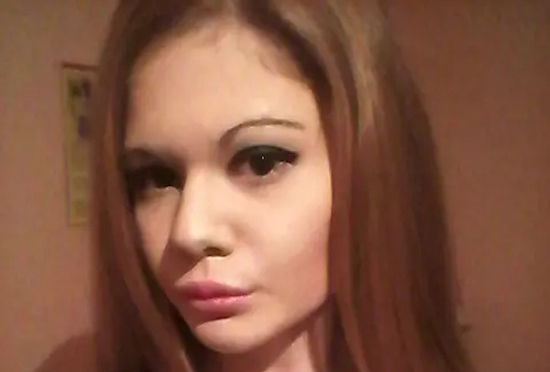 Nhan sắc mê hồn của cô gái có cặp môi lớn nhất thế giới trước khi 'dao kéo'