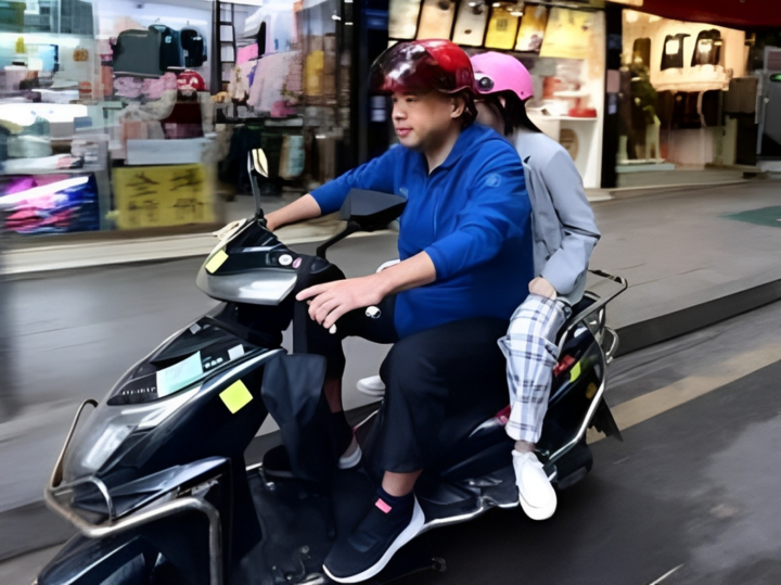 Từ xe ôm công nghệ đến hiện tượng mạng, Du Dương khiến cộng đồng mạng Trung Quốc dậy sóng vì học vấn ‘khủng’. (Ảnh: Baidu)