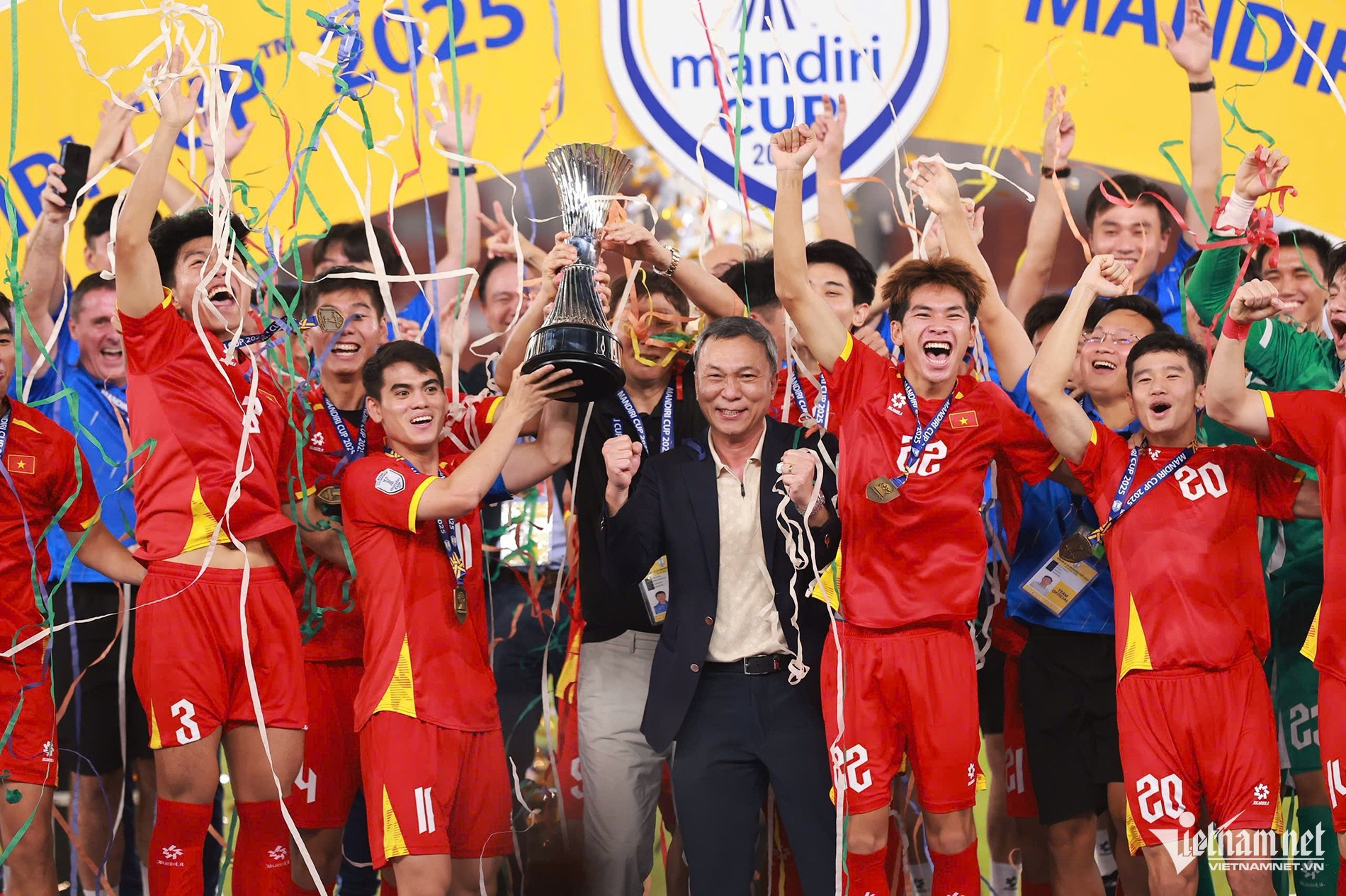 u23 viet nam vo dich 1.jpg