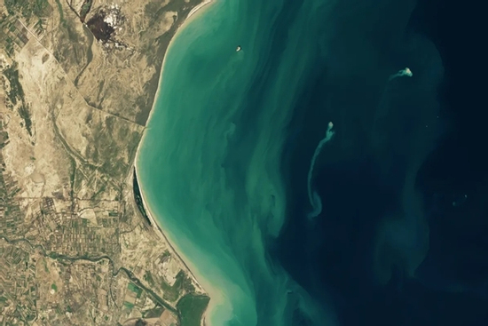 Vệ tinh NASA phát hiện 'đảo ma' kỳ lạ giữa biển Caspi