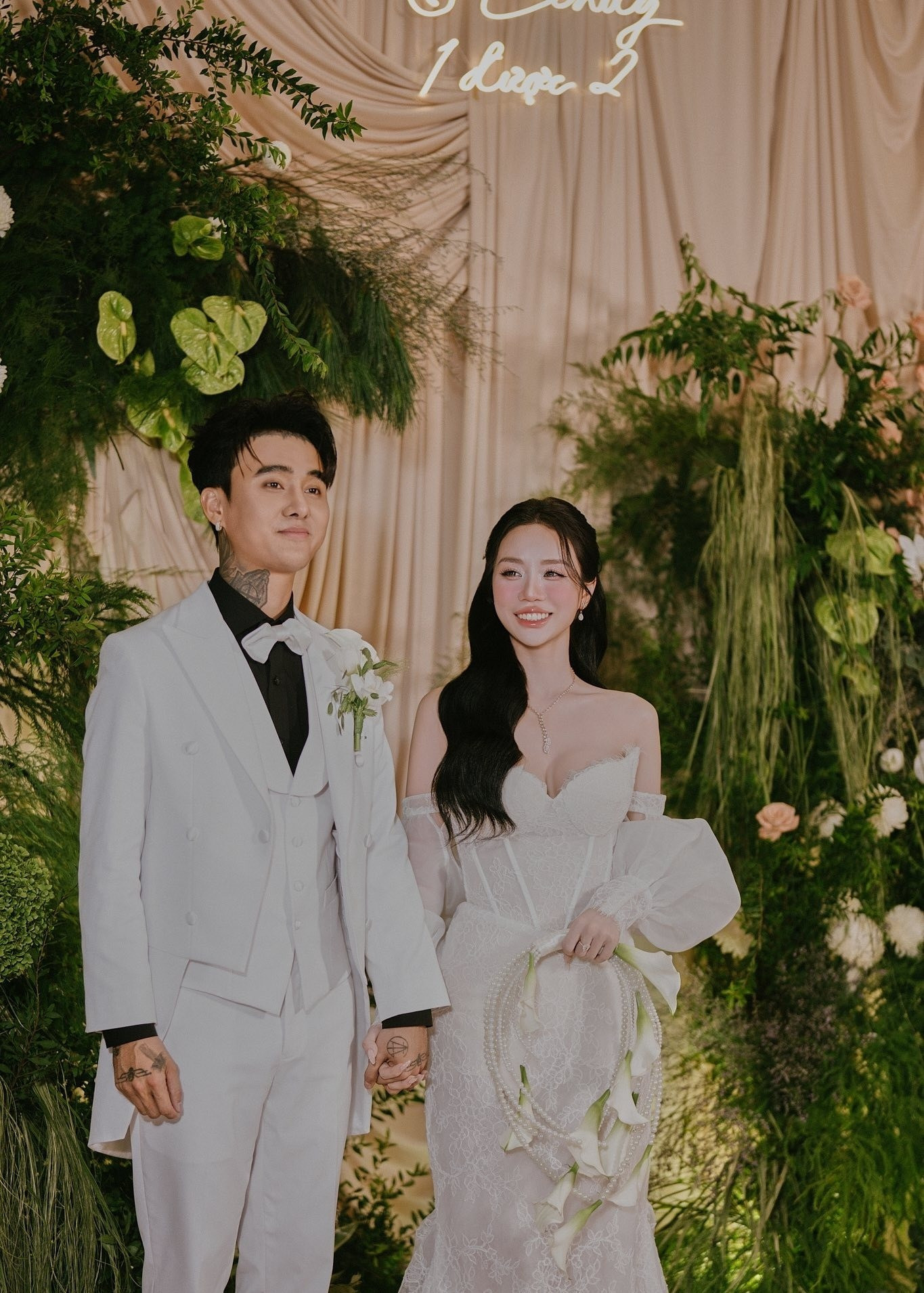 Đạt G Cindy Lư xuất hiện sau đám cưới rạng rỡ bên ông nội là NSƯT Bảo Quốc